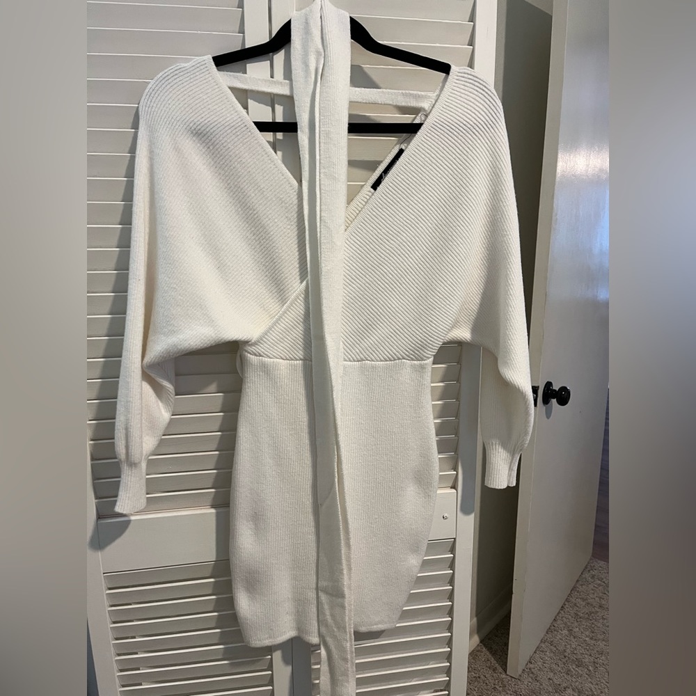 Beautiful white sweater mini dress with tie for waist